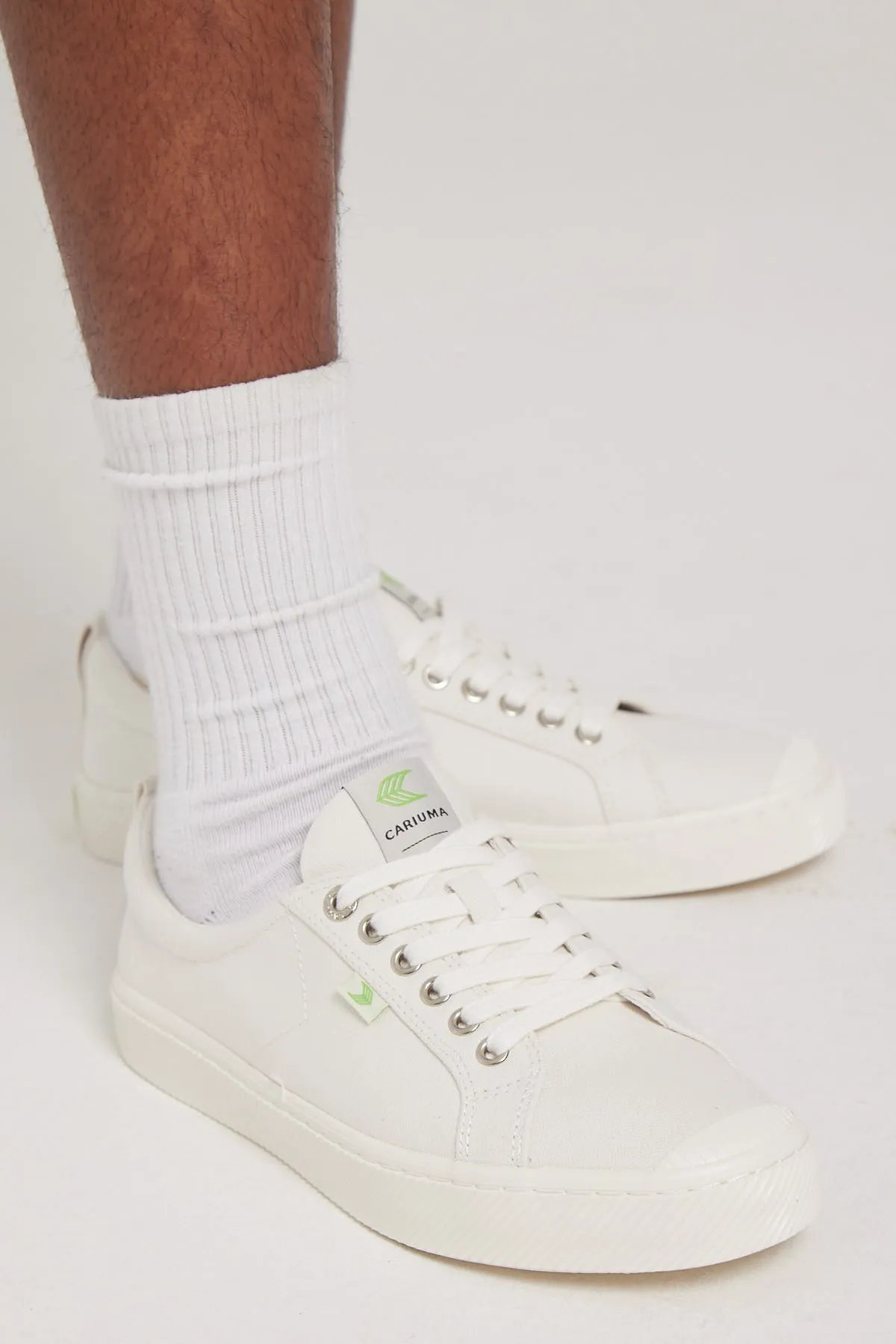 Cariuma Oca Low Canvas Sneaker Off-White